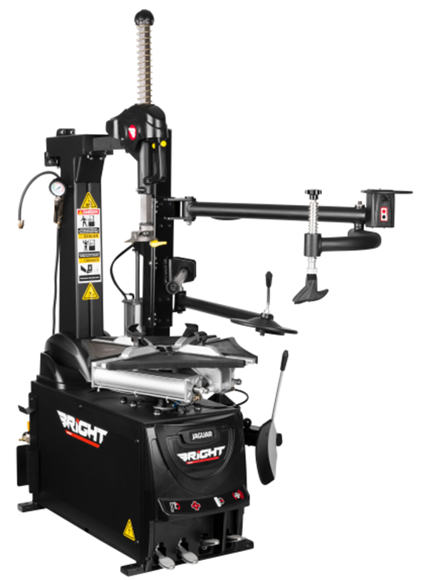 Däckmonteringsmaskin med hjälparm